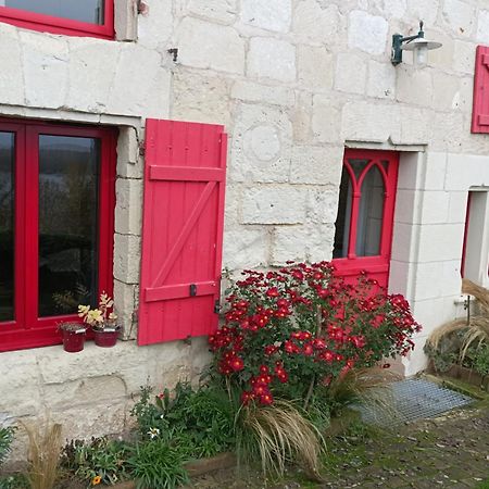 Gite Des Perreyeurs - Maison Troglodyte Avec Vue Sur Loire Монтзоро Номер фото